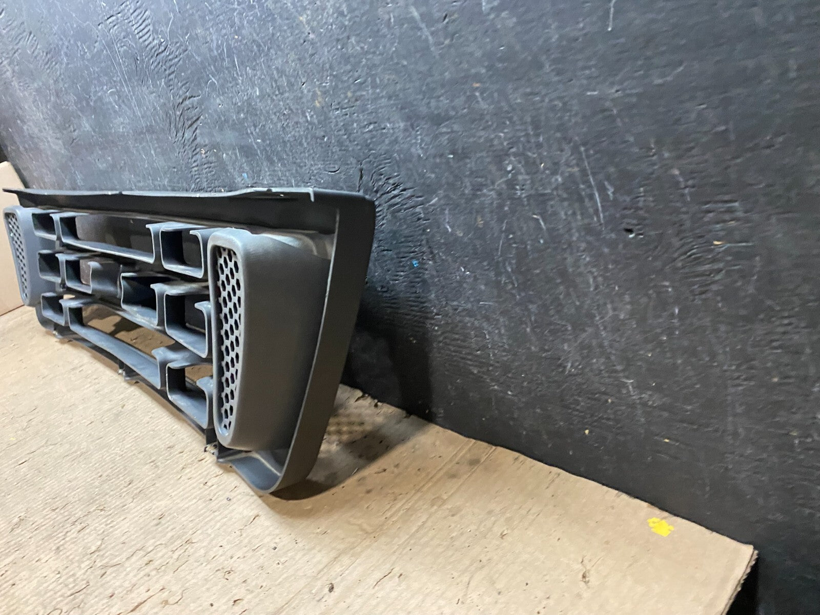 2003 to 2007 Ford Econoline E150 E250 E350 Front Grille Grille j0993 OEM DG4