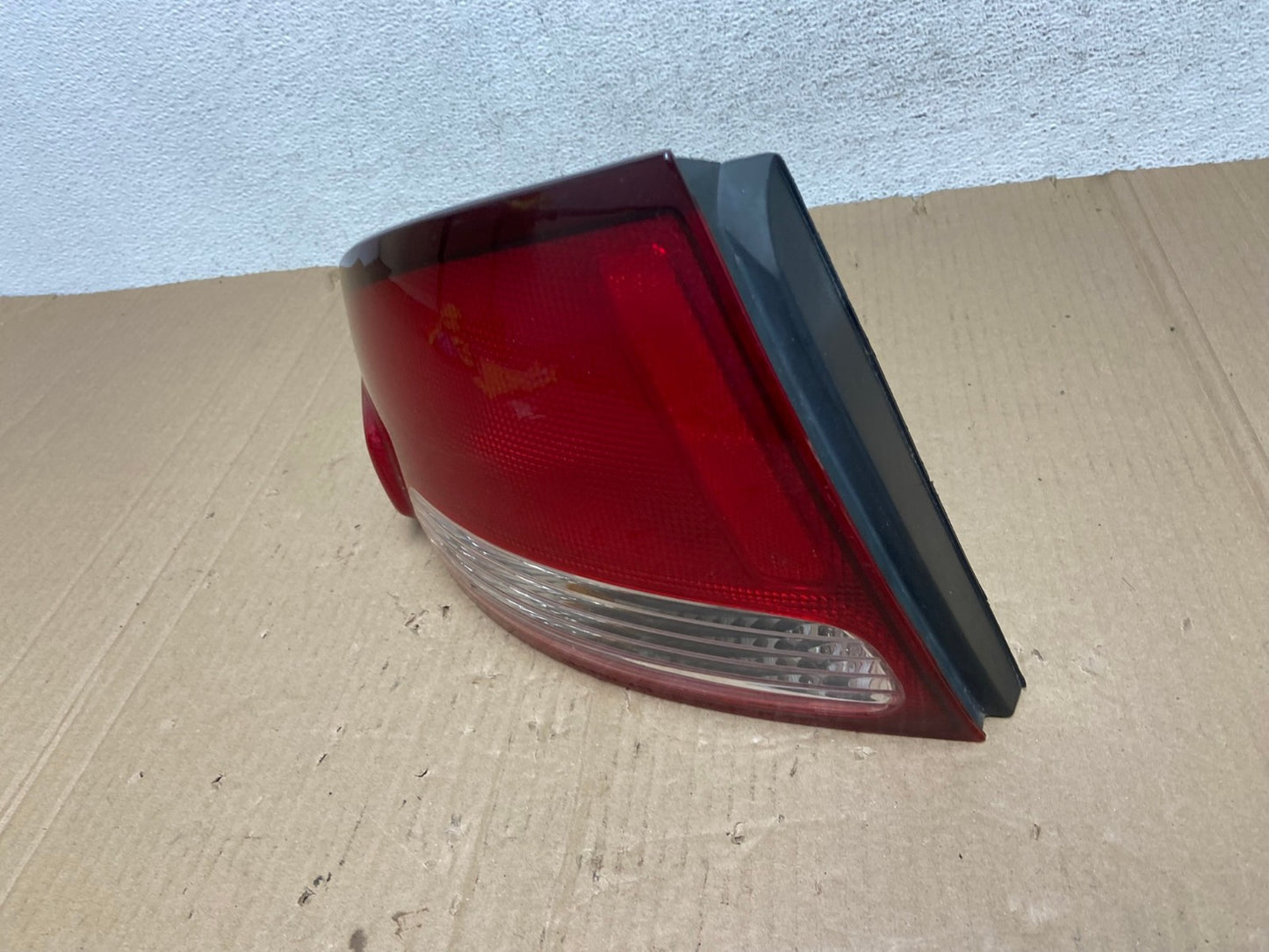 2000 2001 2002 2003 Nissan Sentra Left Driver Side Tail Light AE8949 LK1