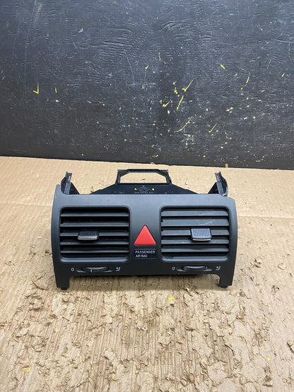 2005 - 2010 Volkswagen Jetta Rabbit Center Cosnole Dash Air Vent W0055 DG0
