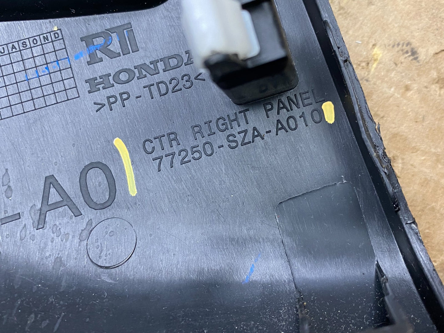 2009-2015 Honda Pilot Right Passenger Dash Vent Center Panel Bezel OEM Z9681 DG4
