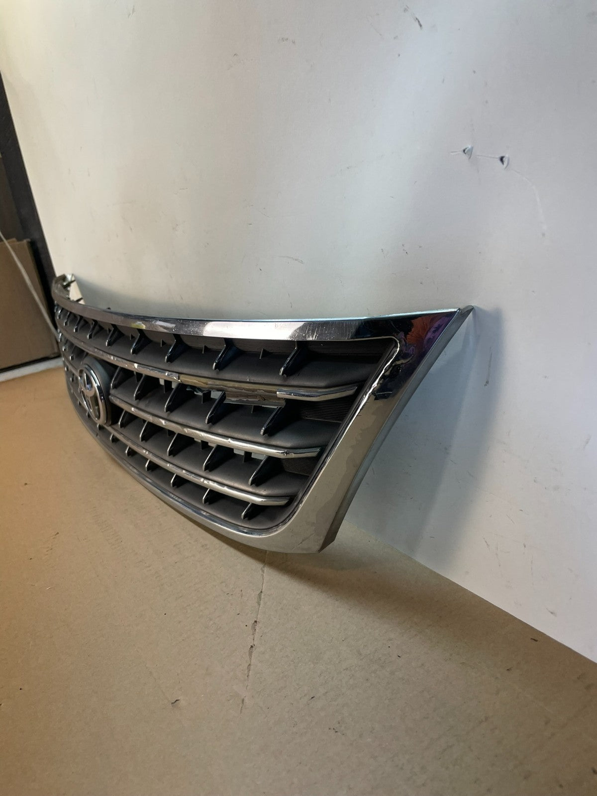 2003 2004 Toyota Avalon Front Upper Grill Grille AI3927 DG1