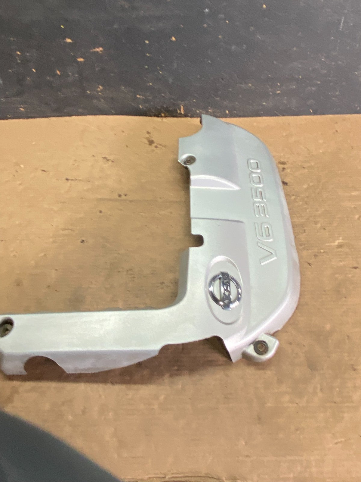 2001 to 2004 Nissan Pathfinder Engine Cover Ornament O8190 DG2
