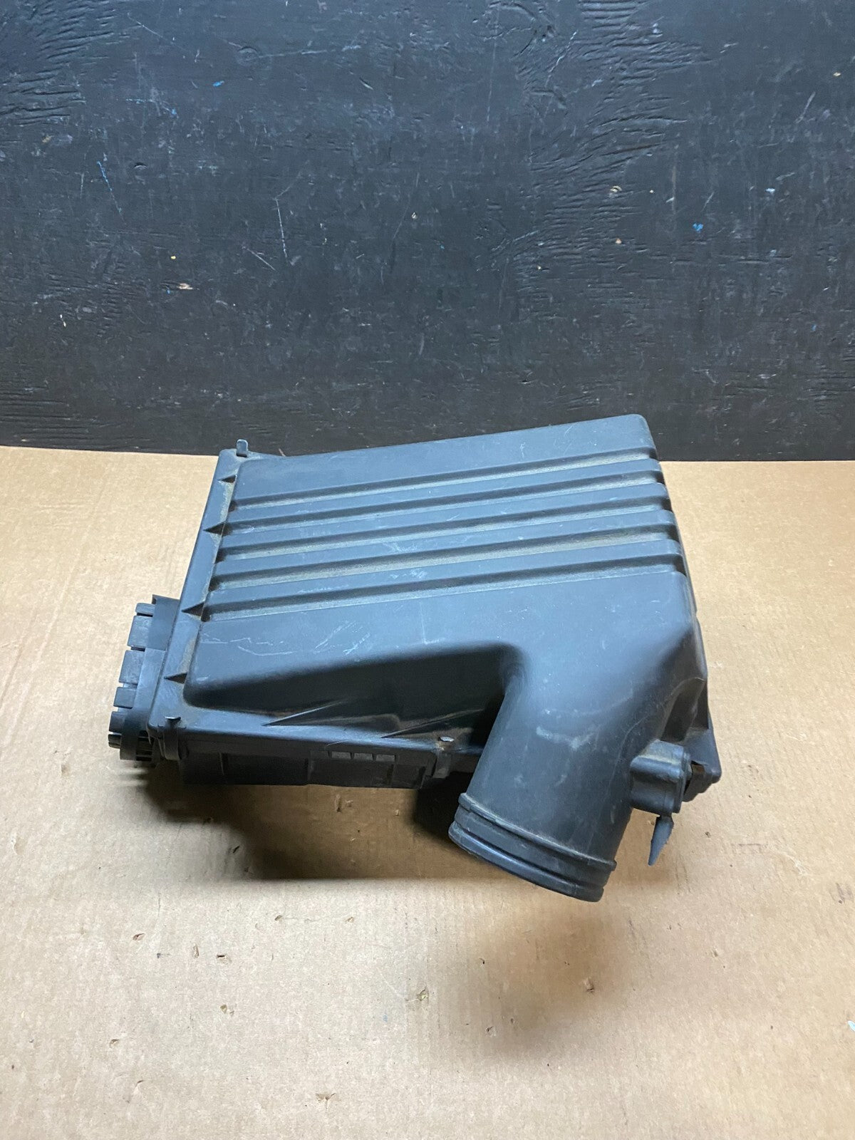 2007 to 2010 BMW X5 Air Intake Cleaner Filter Housing Box H4676 DG12