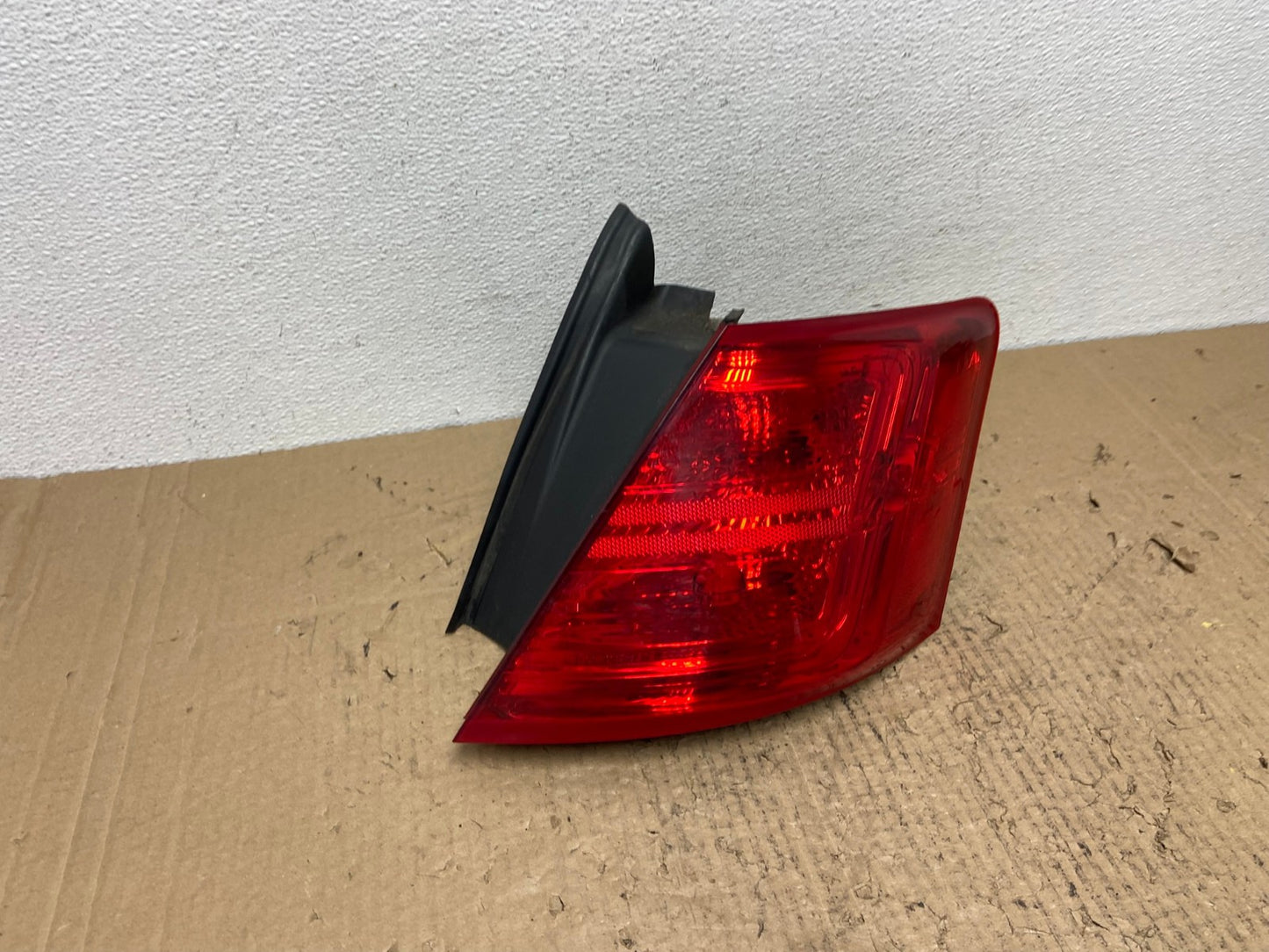 2014 to 2018 Ford Taurus Interceptor Right Passenger RH Tail Light OEM AC4178 LK2