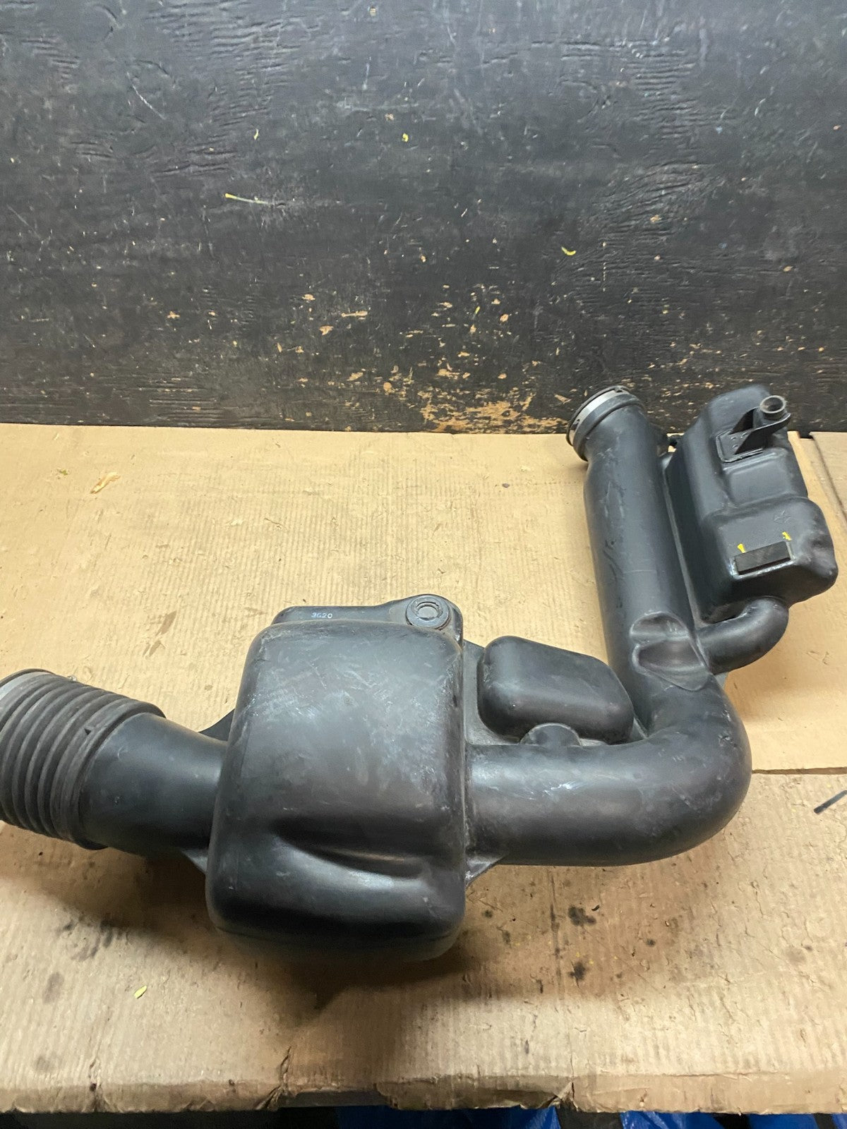 2011 - 2013 Dodge Durango 3.6L Resonator Air Intake Tube OEM  X3130 DG6