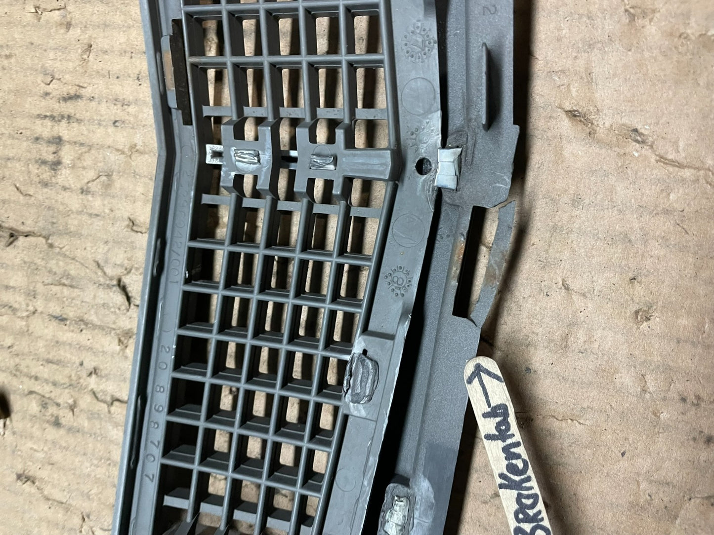 2008 to 2011 Cadillac Cts Front Lower Grill Grille OEM Y6565 DG9