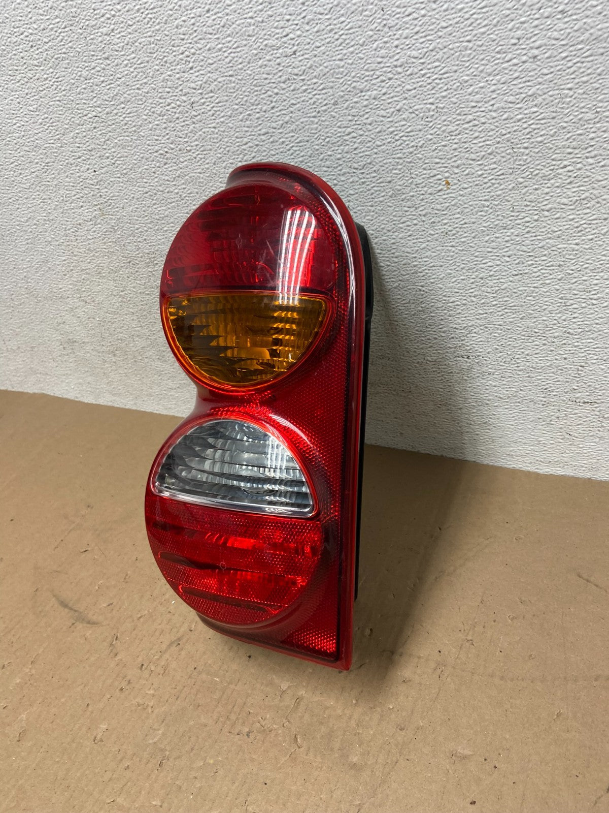 2002 2003 2004 Jeep Liberty Left Driver LH Side Tail Light AD6524 DW1