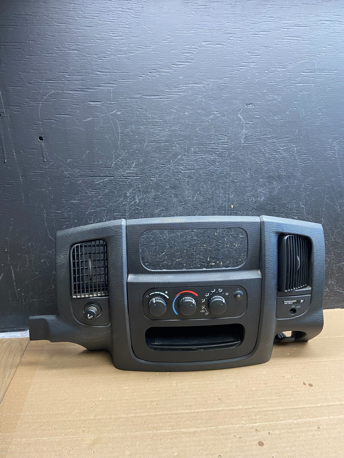 2002 to 2005 Dodge Ram Radio Climate Control Dash Air Vent Bezel Trim AG5133 DG0