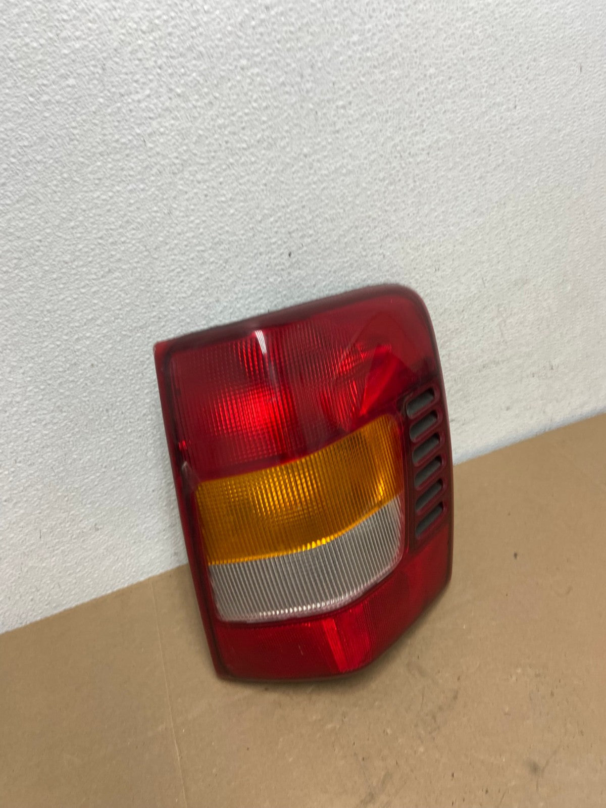 1999-2004 Jeep Grand Cherokee WJ Right Passenger Rh Tail Light DEPO AC5586 LK2