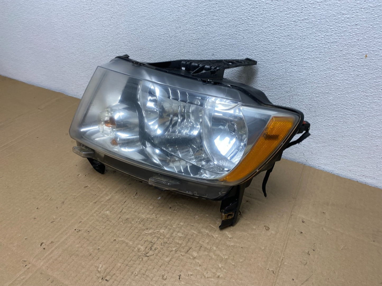 2011 to 2013 Jeep Grand Cherokee Halogen Left Driver Lh Headlight Oem AC3844 DW1