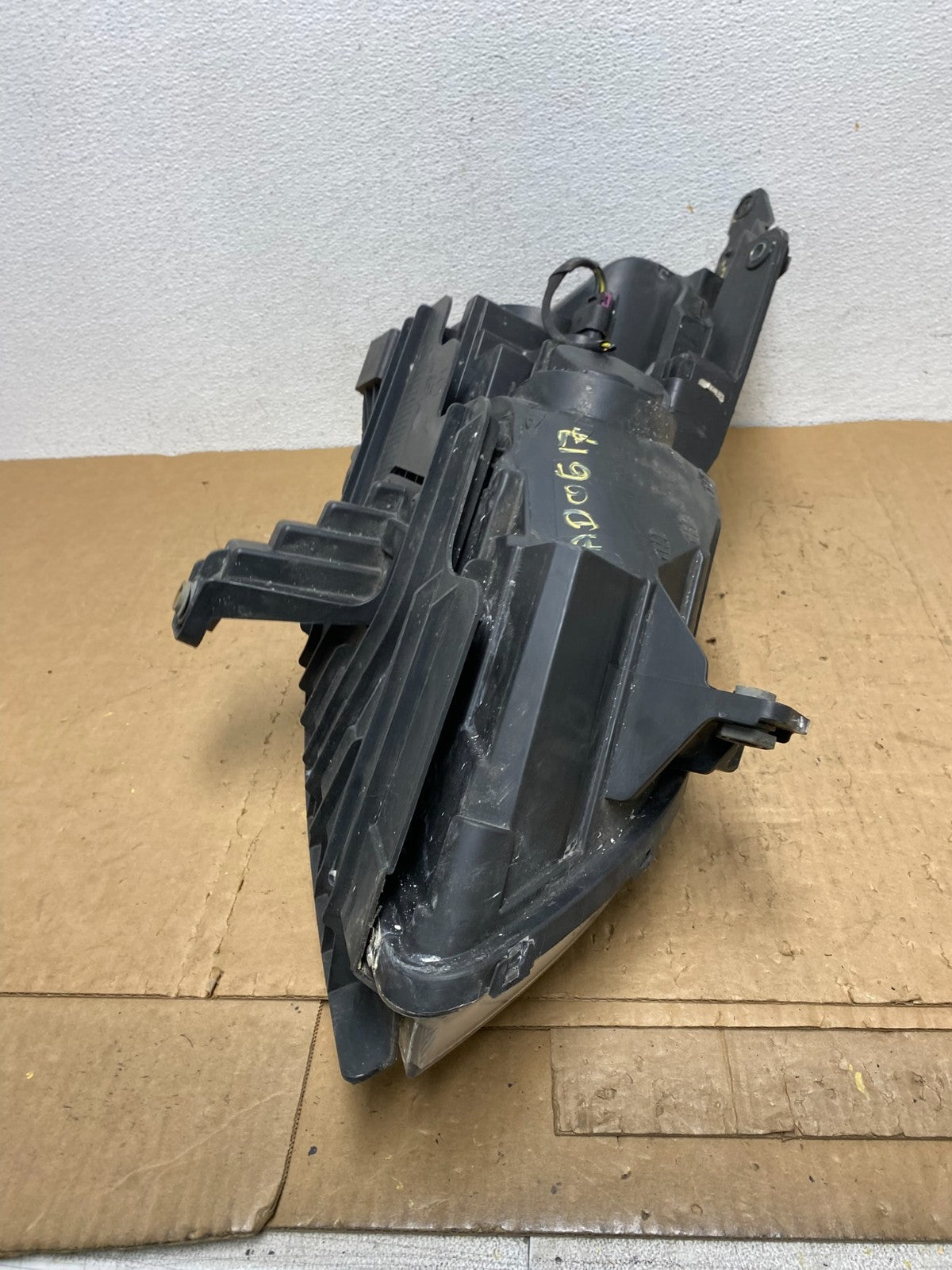 2009 to 2012 Chevrolet Traverse Left Driver Side Halogen Headlight AD0617 DW6