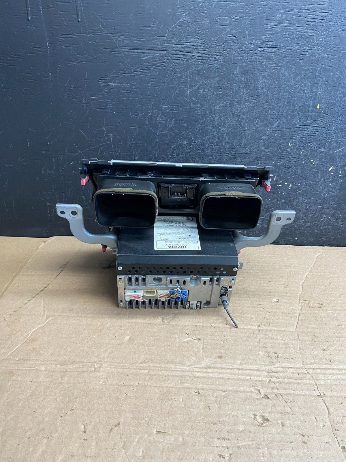 2009 - 2012 Toyota Yaris Radio Stereo CD Player Receiver W/ Air Vents AF1968 DG3