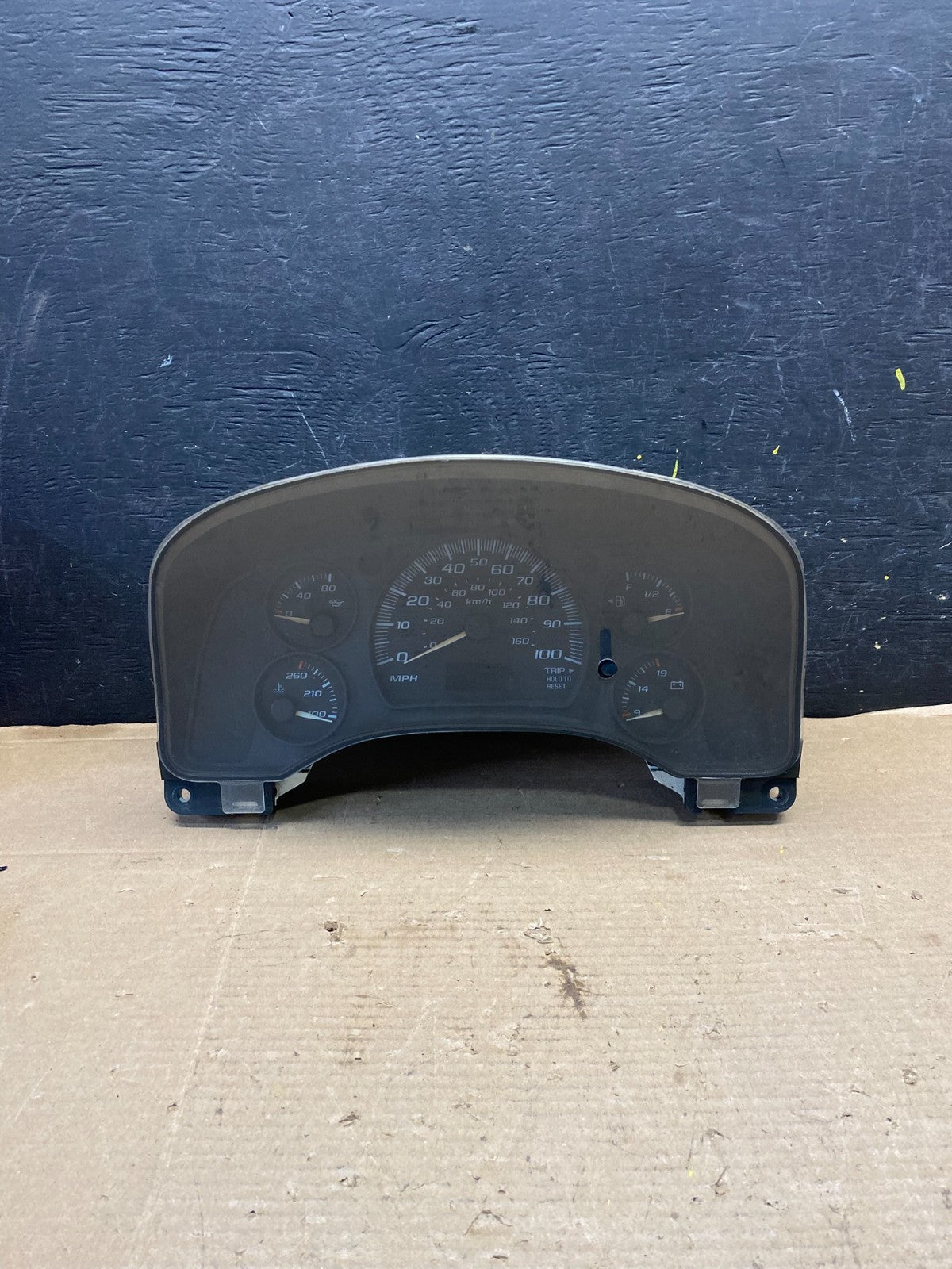 2004 to 2007 Chevrolet Express Speedometer Cluster Gauge OEM R2860 DG0