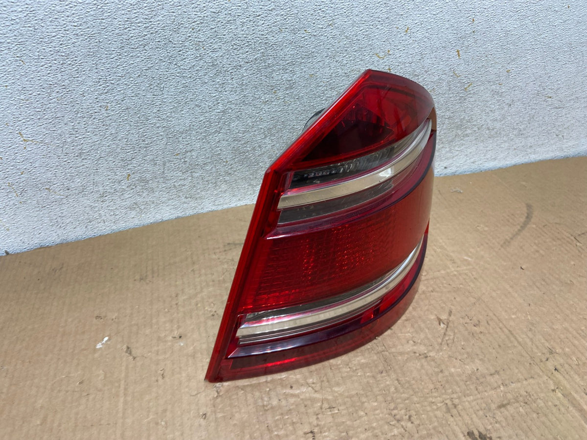 2007 to 2009 Mercedes GL-Class GL450 Right Passenger Tail Light AI8130 LK2