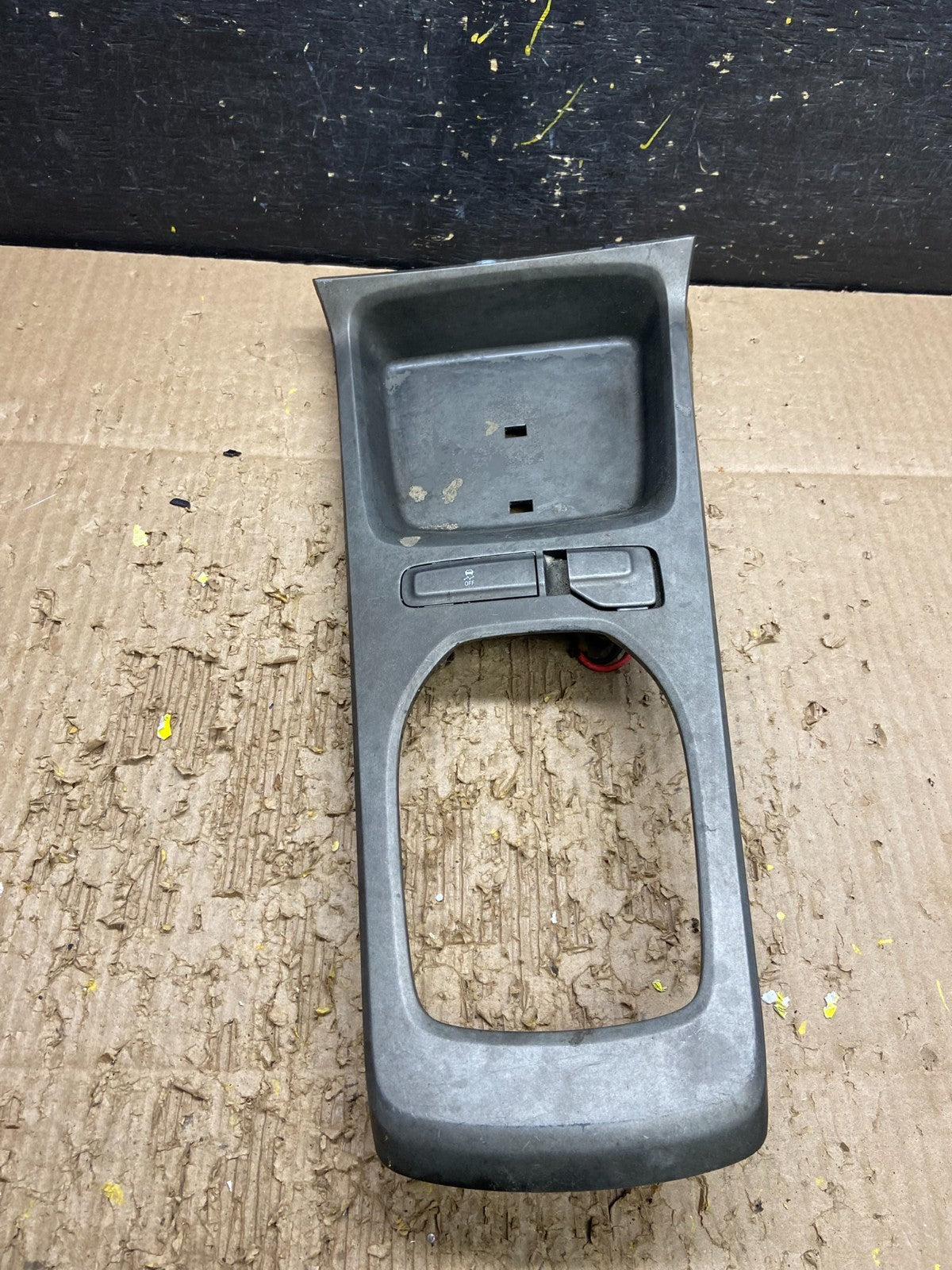 2010-2015 Chevrolet Camaro Camaro Center Console Shifter Trim Panel V7915 DG0