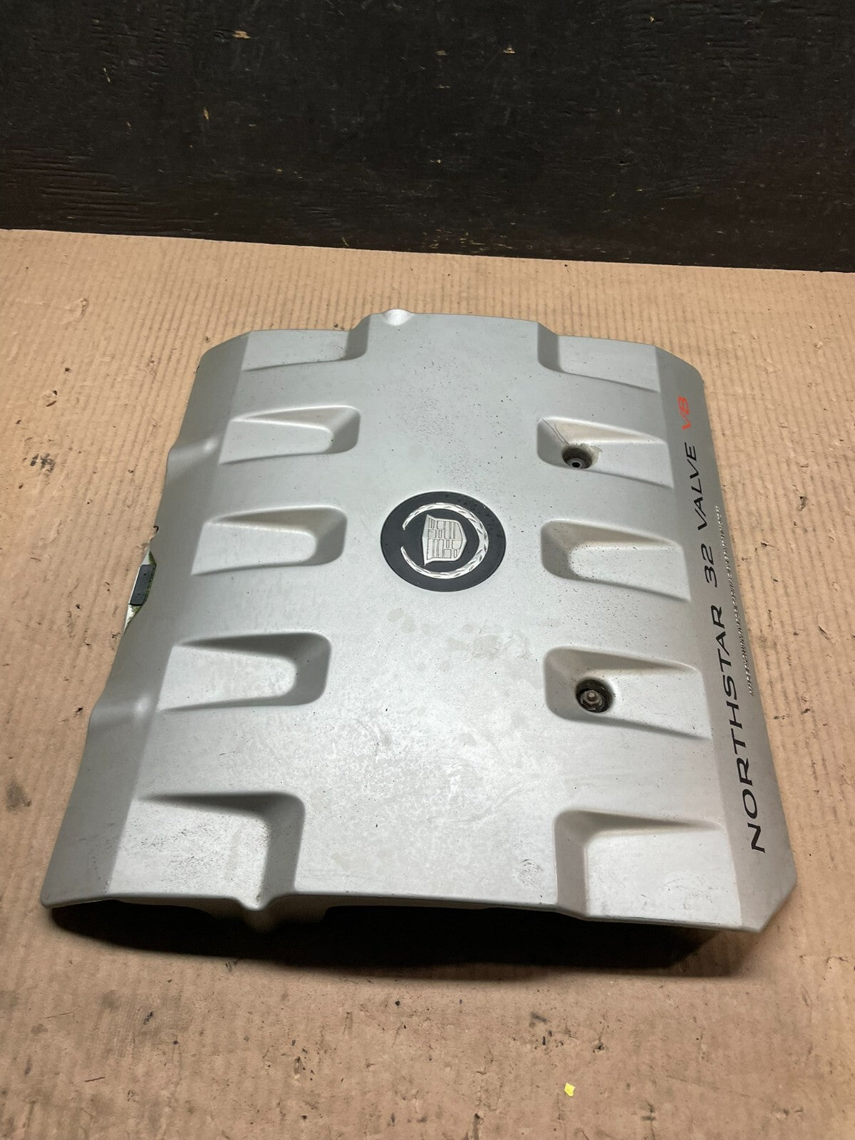 2001 to 2004 Cadillac Deville Seville Northstar Engine Motor Cover J3597 DG3