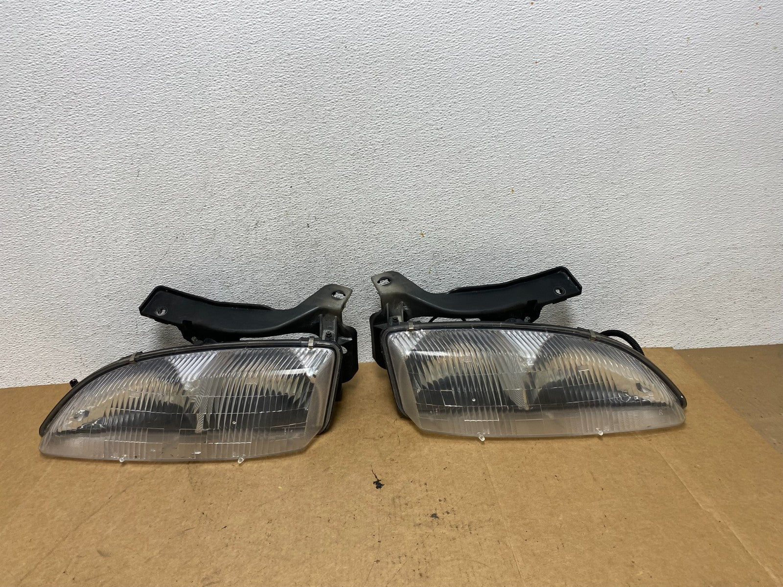 1995 to 1999 Chevrolet Cavalier Left+Right Set Halogen Headlight AE3227 DG0