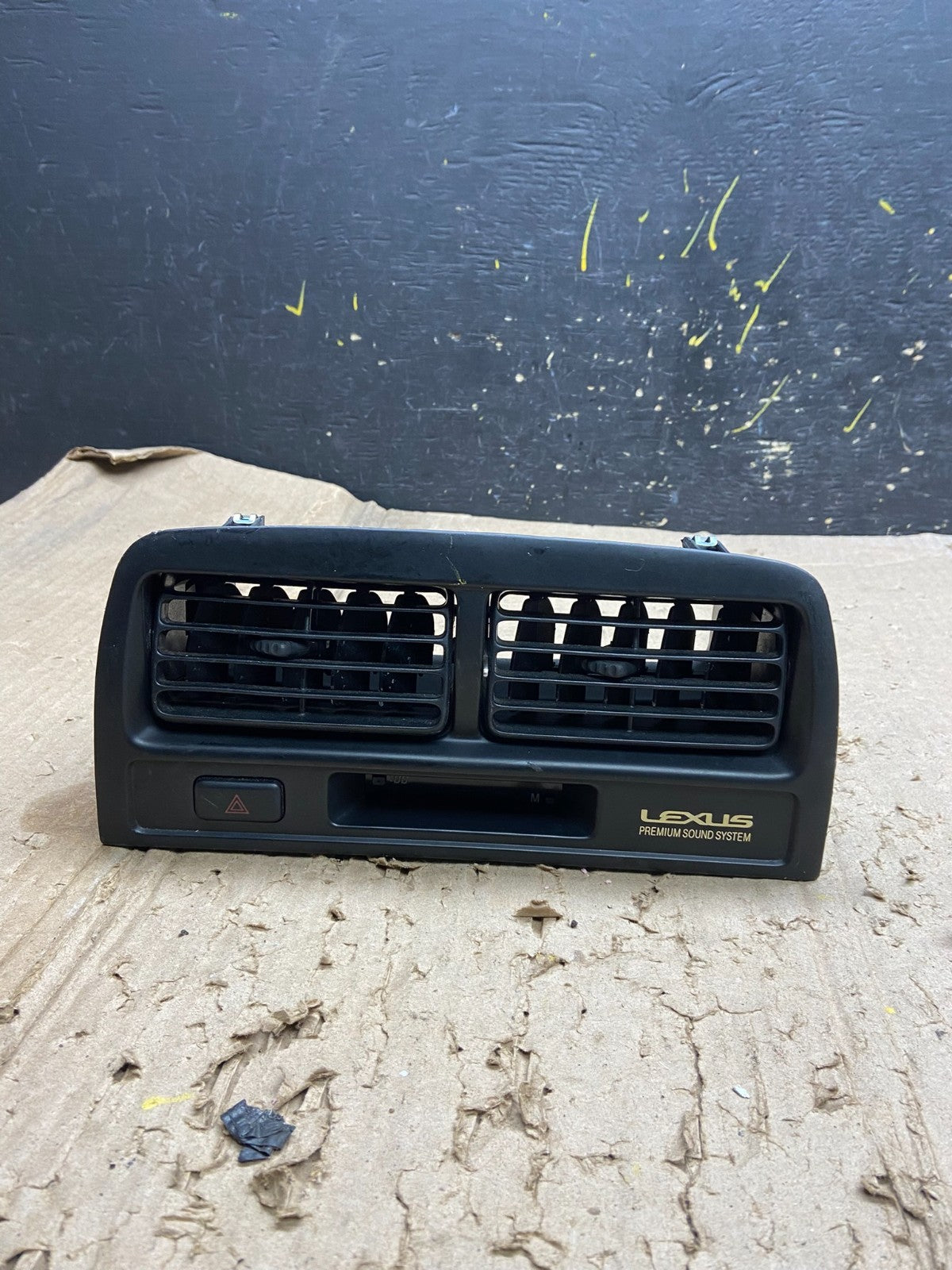 1997 to 2001 Lexus ES330 ES300 Front Center Side Air Vent X6317 DG0