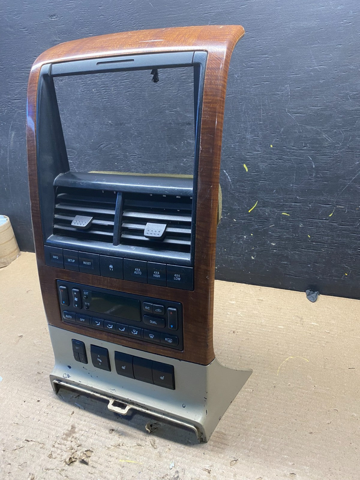 2006 - 2010 Ford Explorer Radio Heater Climate A/C Control Bezel  Trim s8872 DG2