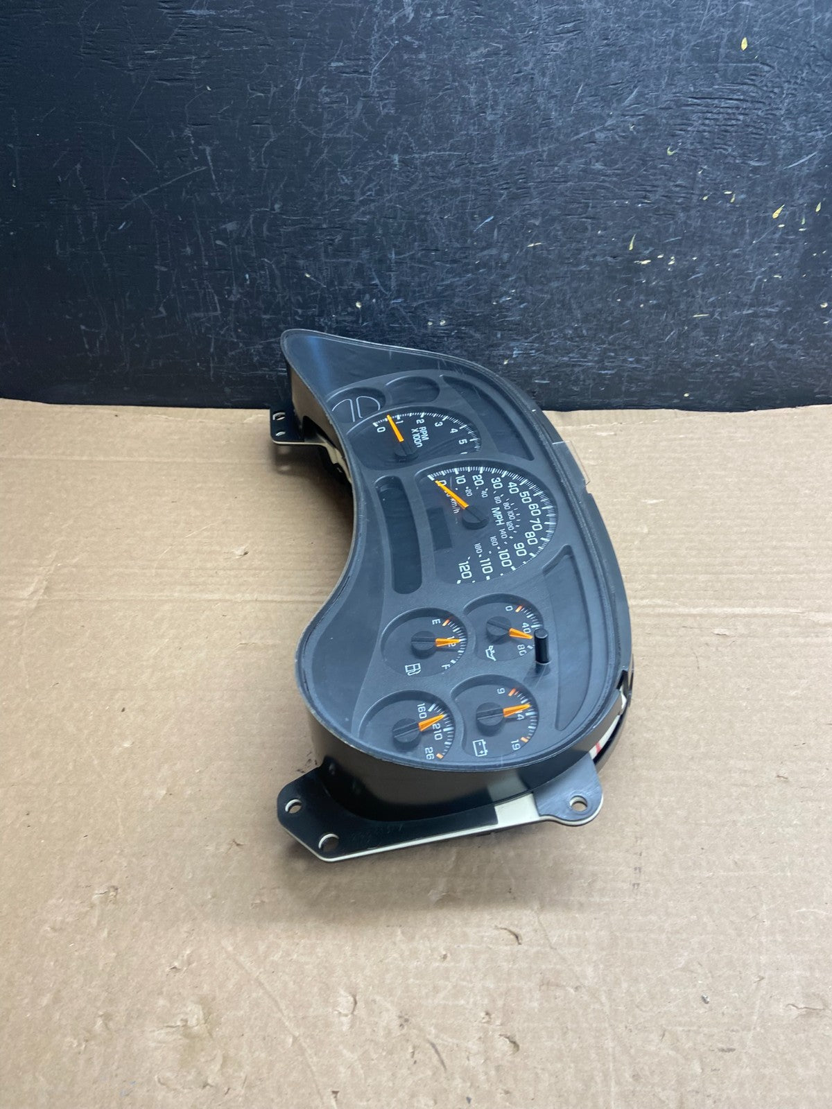 2003 to 2006 Chevrolet Silverado Speedometer Instrument Cluster AF2470 DG2