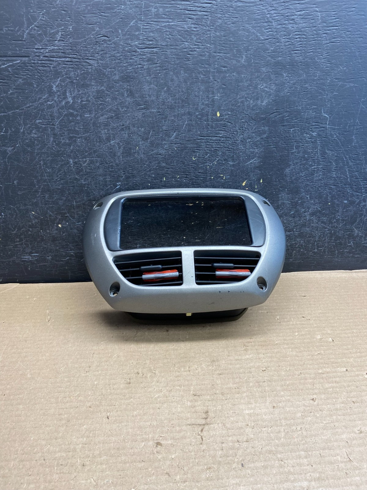2004 to 2005 Toyota Rav4 Center Console Dash Radio Bezel Air Vent Trim AH3512 DG0