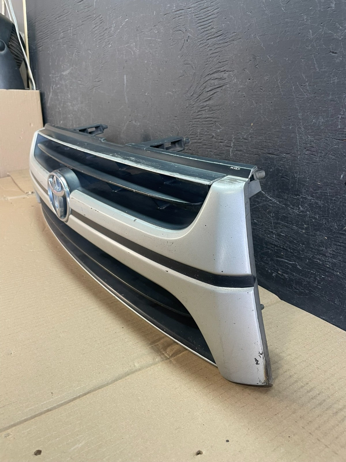 2001 to 2002 Toyota 4Runner Front Upper Grill Grille AE3520 DG1