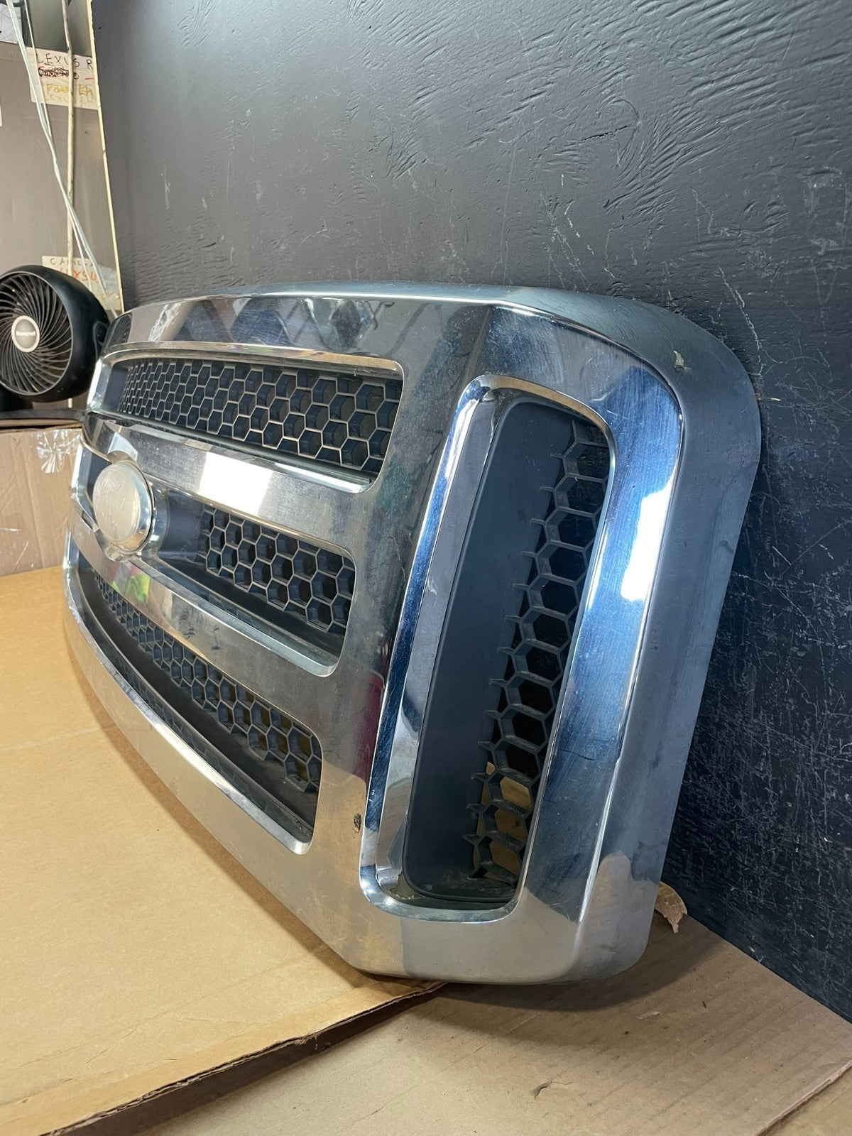 2005 to 2007 Ford Super Duty F250 Front Upper Grill Grille ae0796 DG1