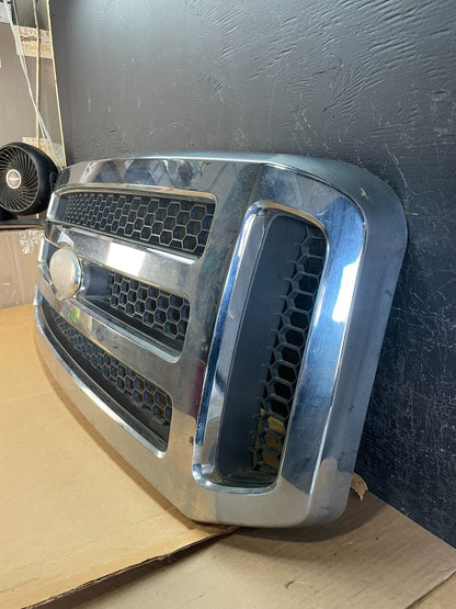 2005 to 2007 Ford Super Duty F250 Front Upper Grill Grille ae0796 DG1