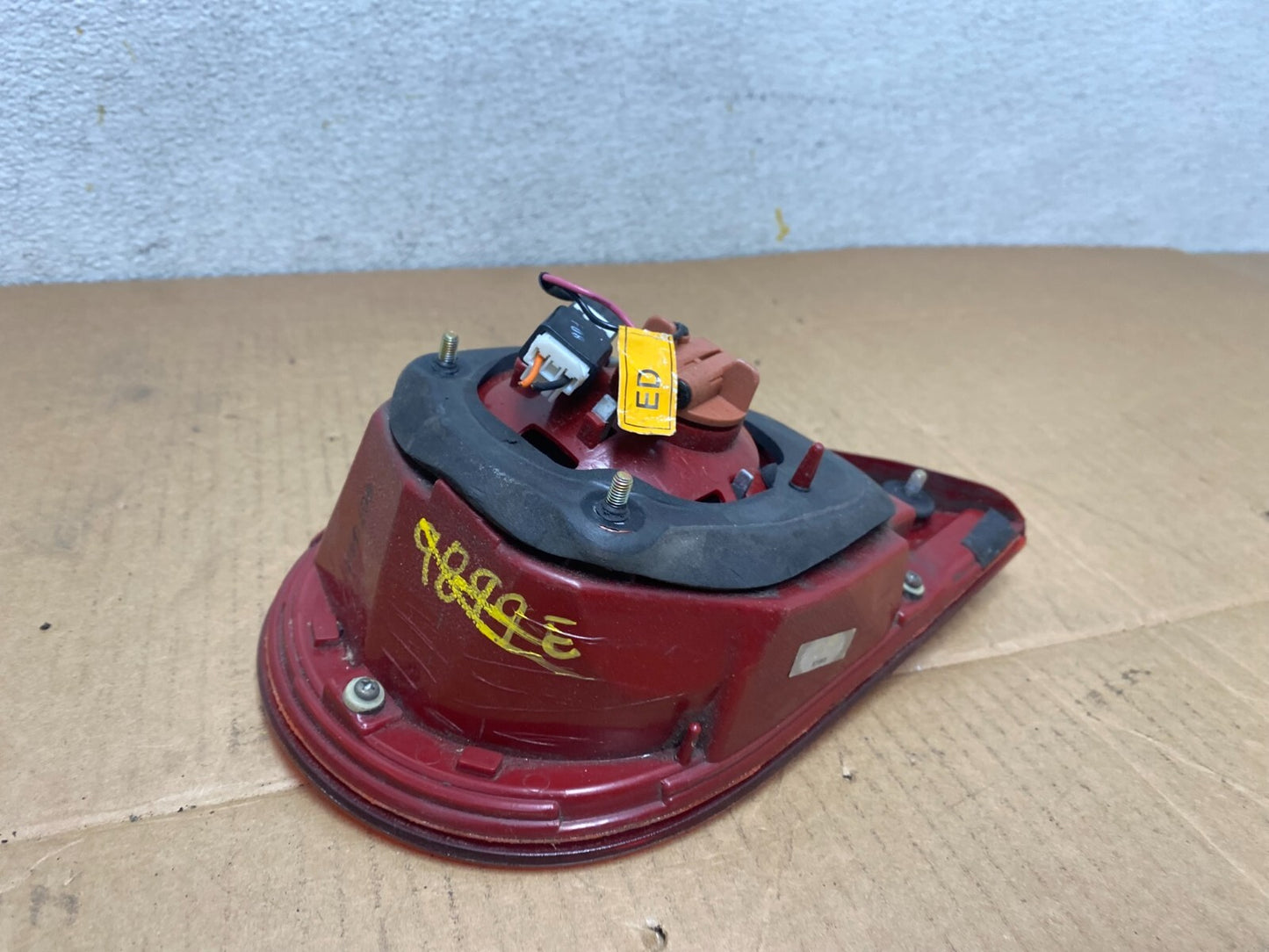 2004 2005 2006 Kia Amanti Right Passenger Side Tail Light Inner M0616 DG5