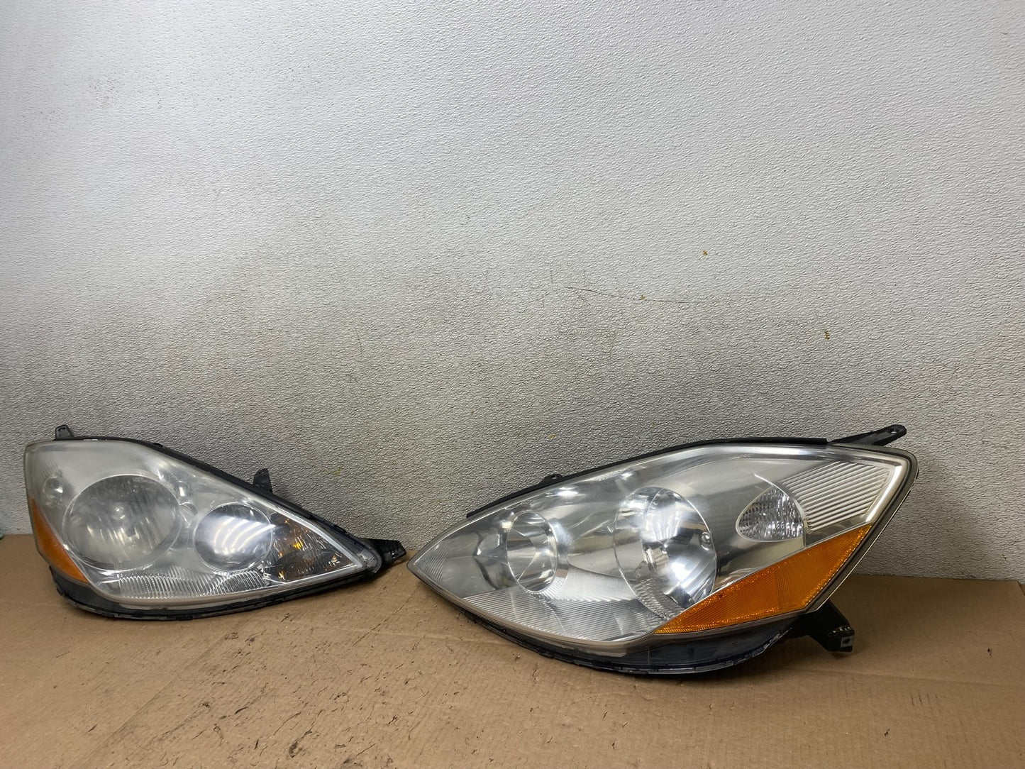 2006 to 2010 Toyota Sienna Left+Right Side Set Headlights Halogen W0948 DW1
