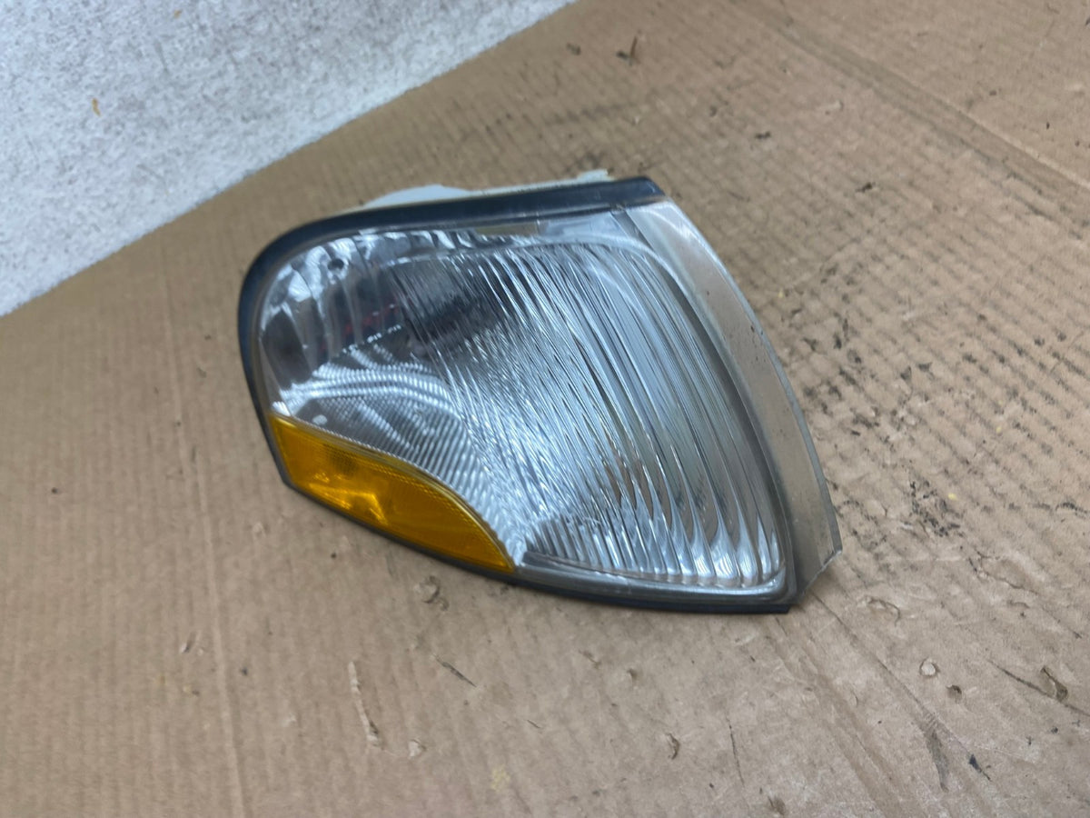 2001 - 2002 Nissan Quest Front Right Passenger RH Side Turn Signal AI6702 LK1