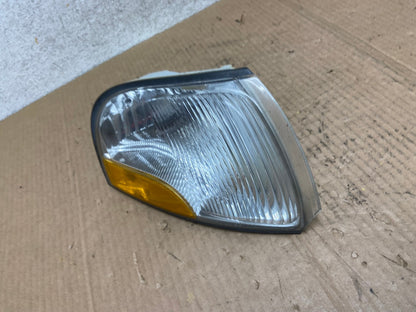 2001 - 2002 Nissan Quest Front Right Passenger RH Side Turn Signal AI6702 LK1
