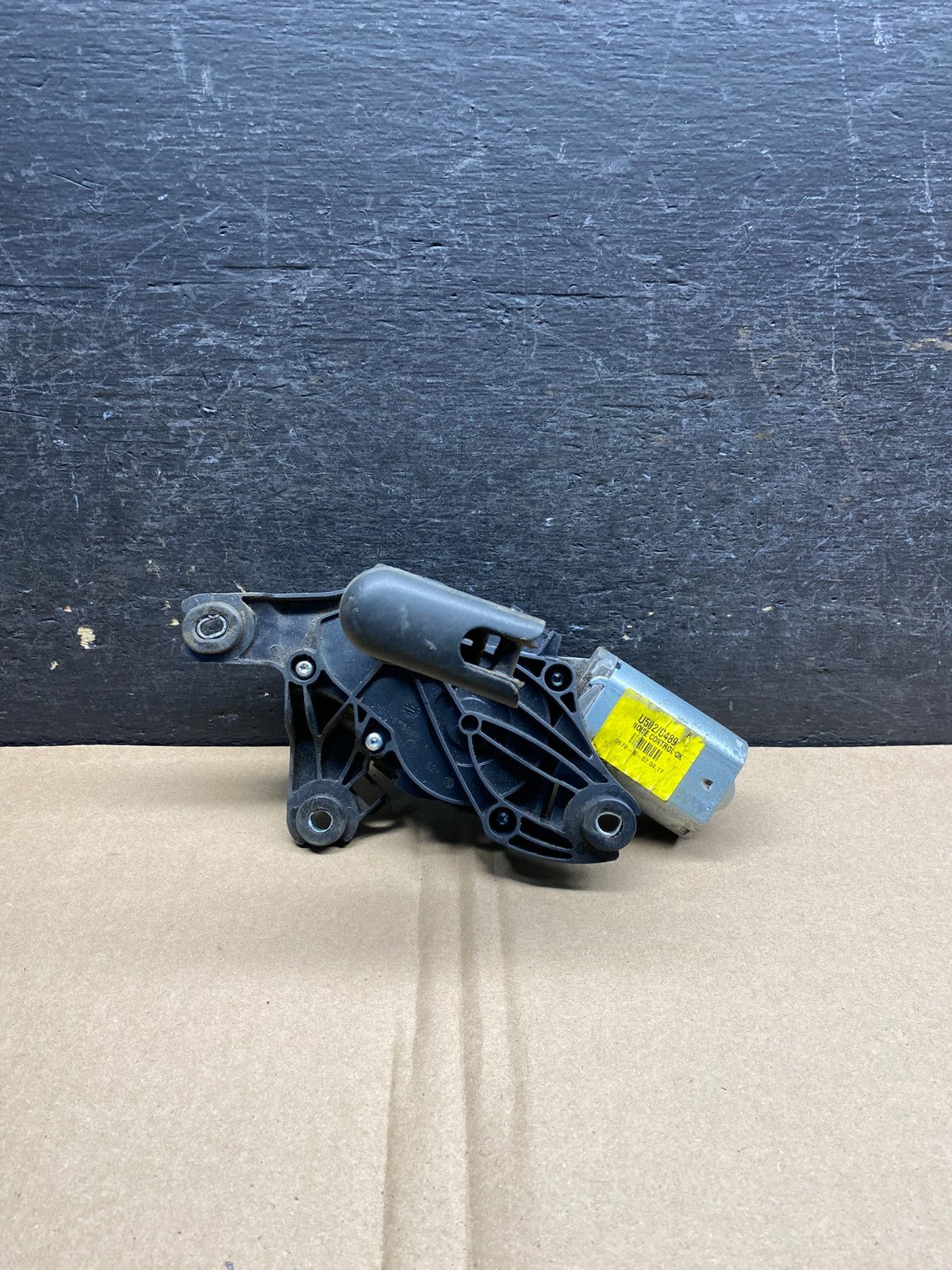 2011 to 2019 Ford Explorer Rear Windshield Wiper Motor AJ0018 DW0