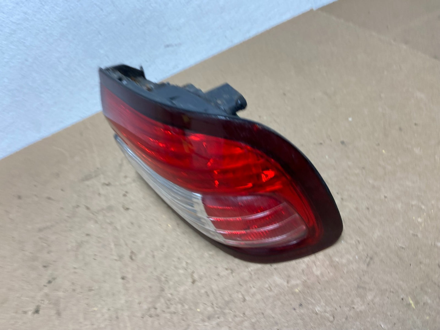 1998 - 1999 Infiniti i30 Right Passenger RH Side Tail Light Oem AC1472 DG1