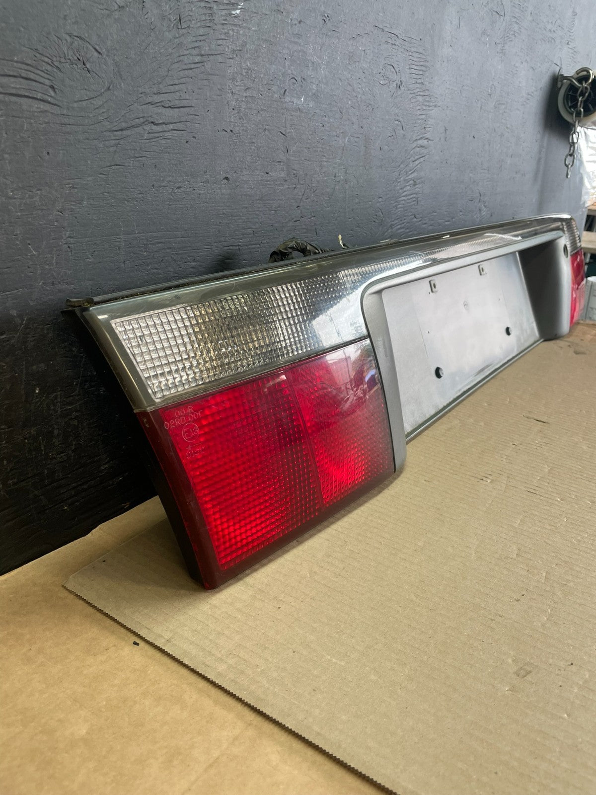 1998 to 2004 Cadillac Seville Trunk Lid Mounted Inner Tail Light Brake AE34652