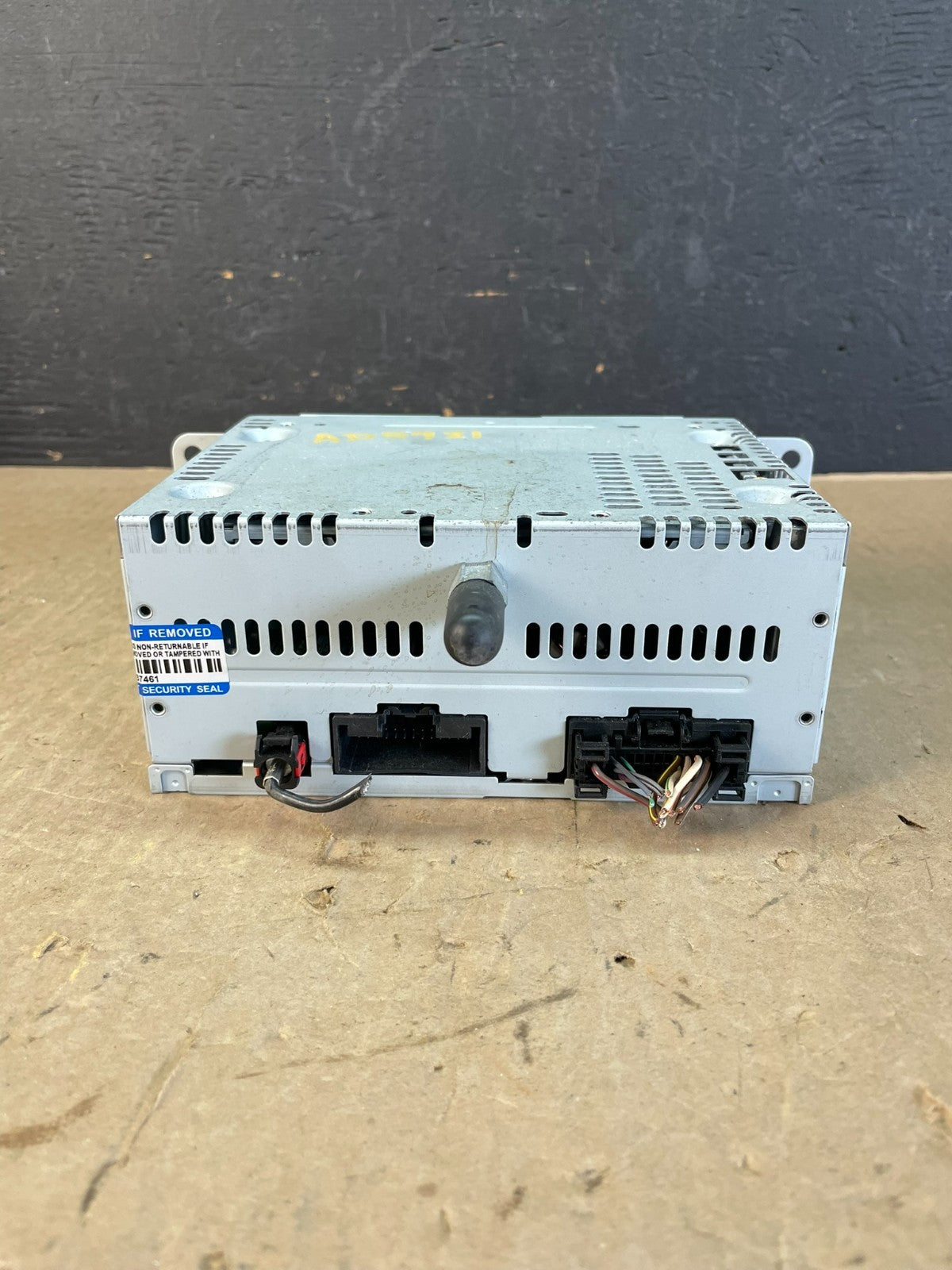 2013 to 2014 Ford Explorer Audio Equipment Radio Receiver AM FM CD AD5921 DW4