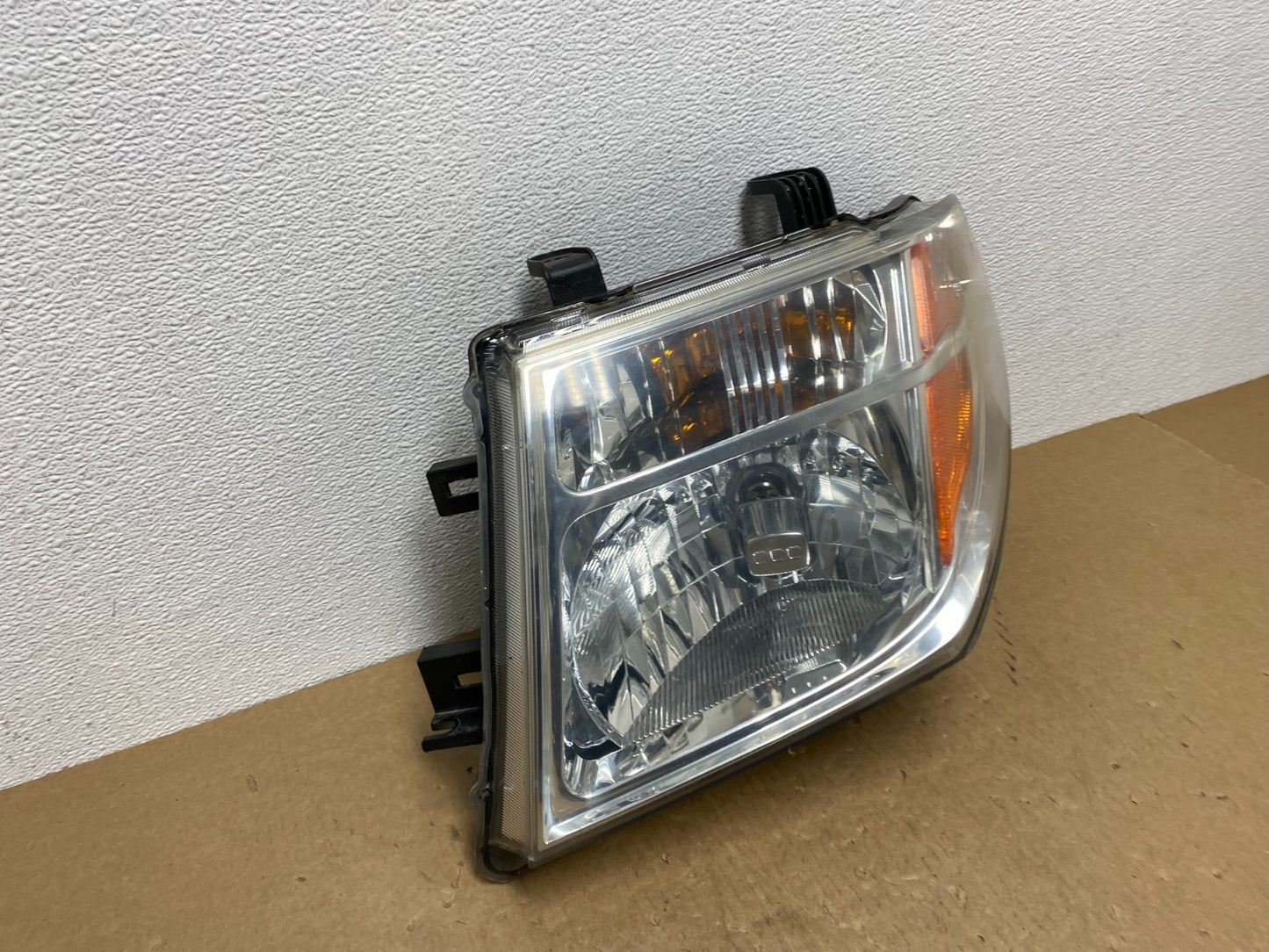 2005-2007 Nissan Pathfinder Halogen Headlight Left Driver LH AC1295 DW2