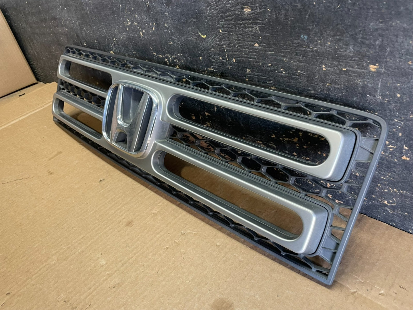 2006 to 2008 Honda Ridgeline Front Upper Grille Grill OEM  AB3018 DG2