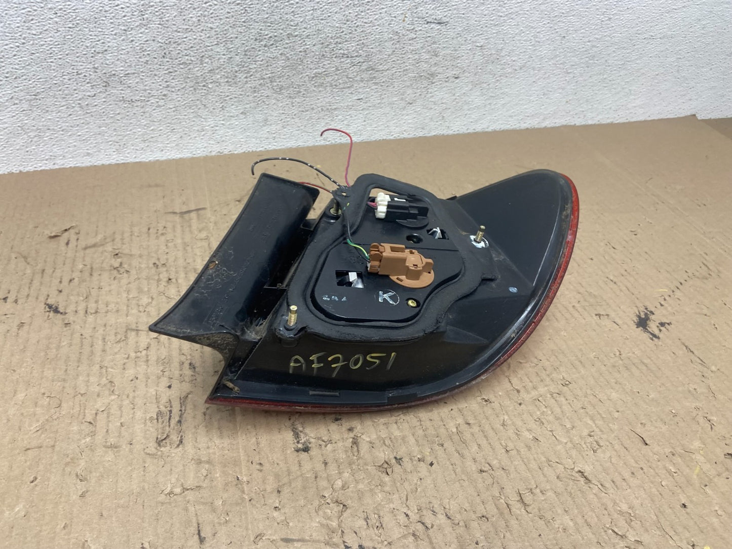 2002 2003 2004 Infiniti I35 Left Driver LH Side Tail Light AF7051 DW4