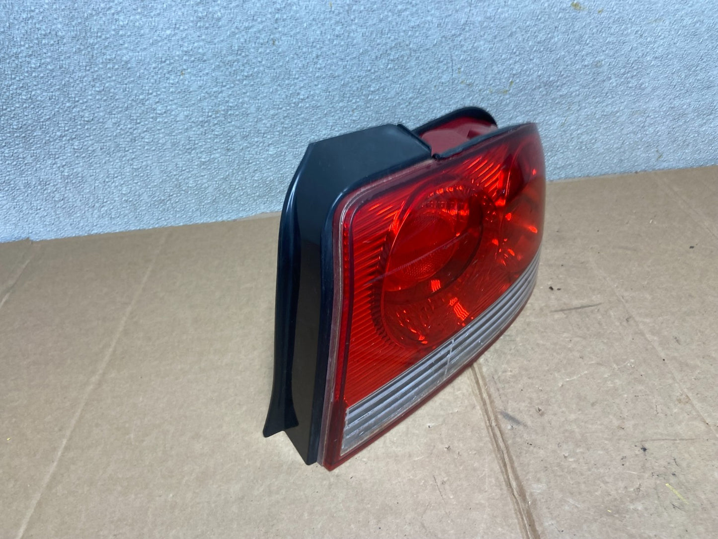 2002 - 2005 Hyundai Sonata Right Passenger RH Side Tail Light OEM AA1257 DW2