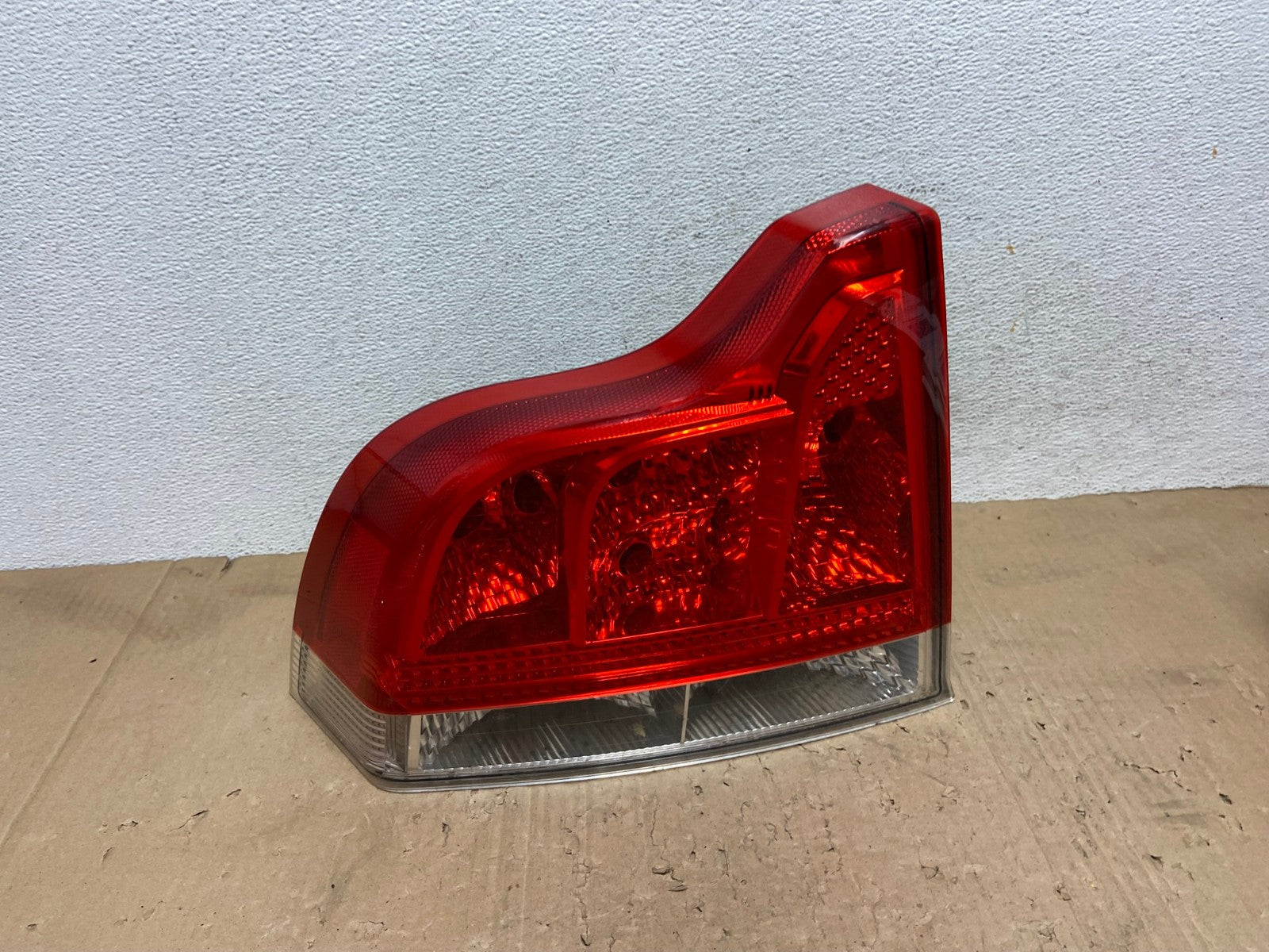 2005 to 2009 Volvo S60 Left Driver Side Tail Light AE9387 LK0