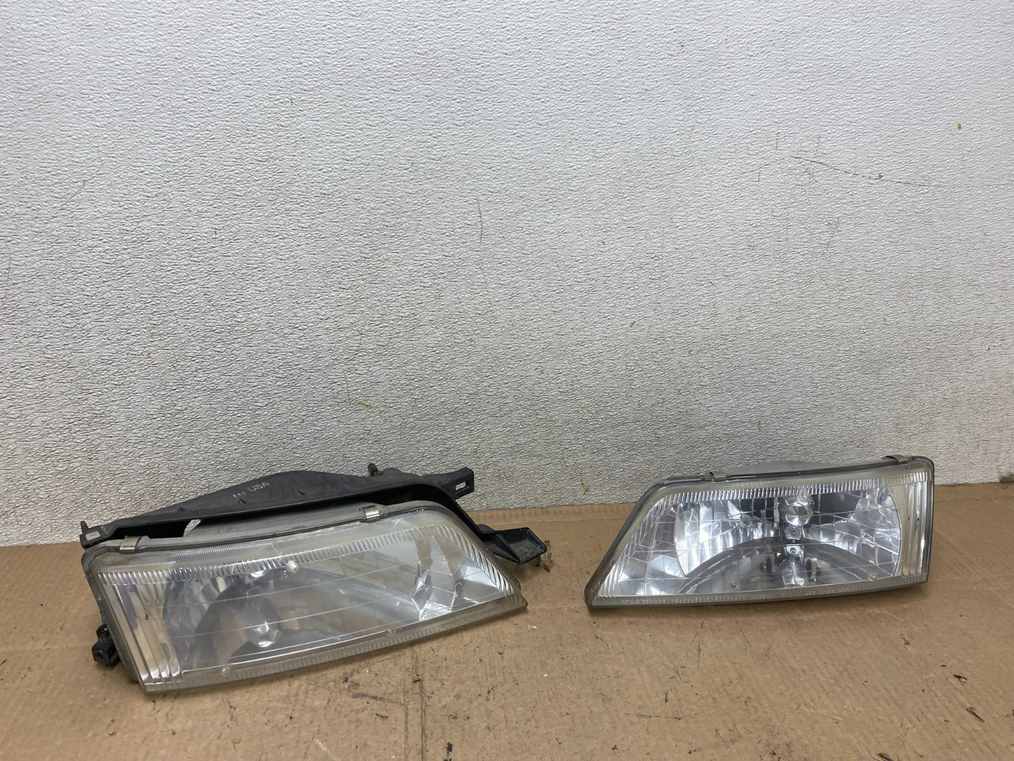 1997 to 1999 Nissan Maxima Left+Right Side Headlights Halogen OEM R7416 DW0