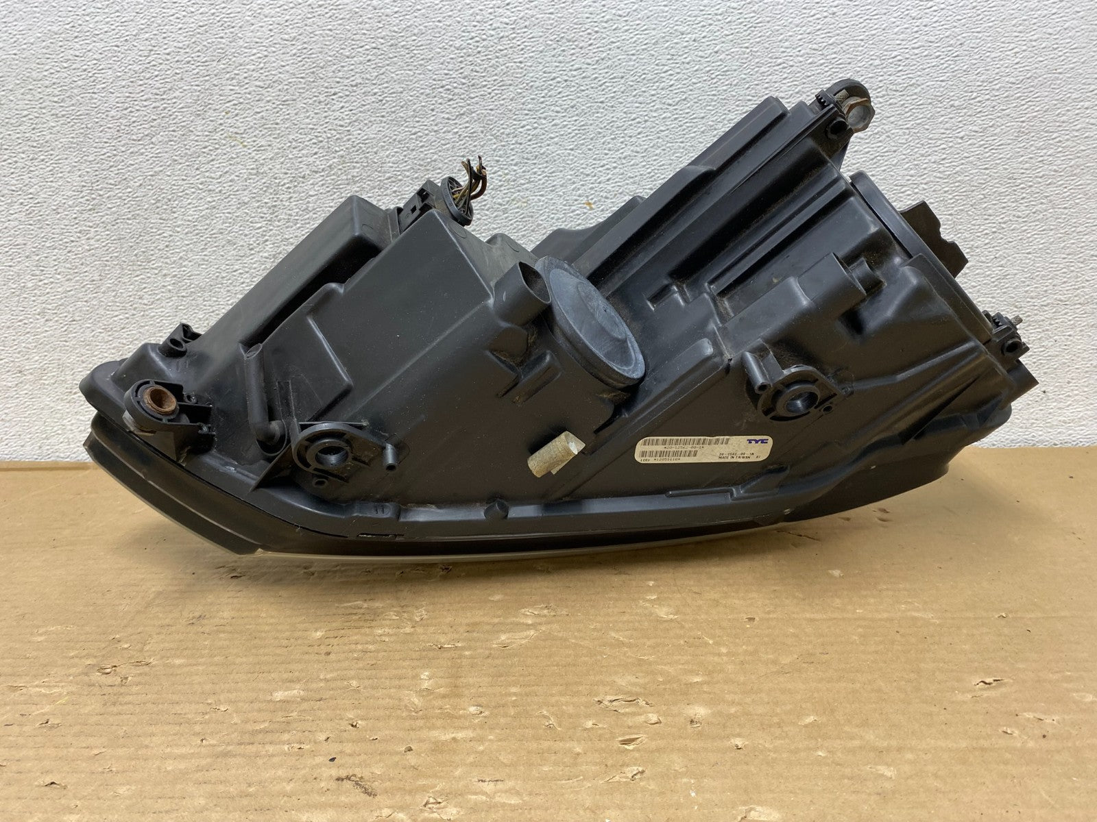 2011 to 2014 Volkswagen Jetta Left Driver LH Headlight Halogen TYC AG9235 DW5