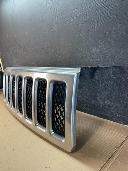 2006 to 2010 Jeep Commander Overland Front Upper Grill Grille AE9941 DG1