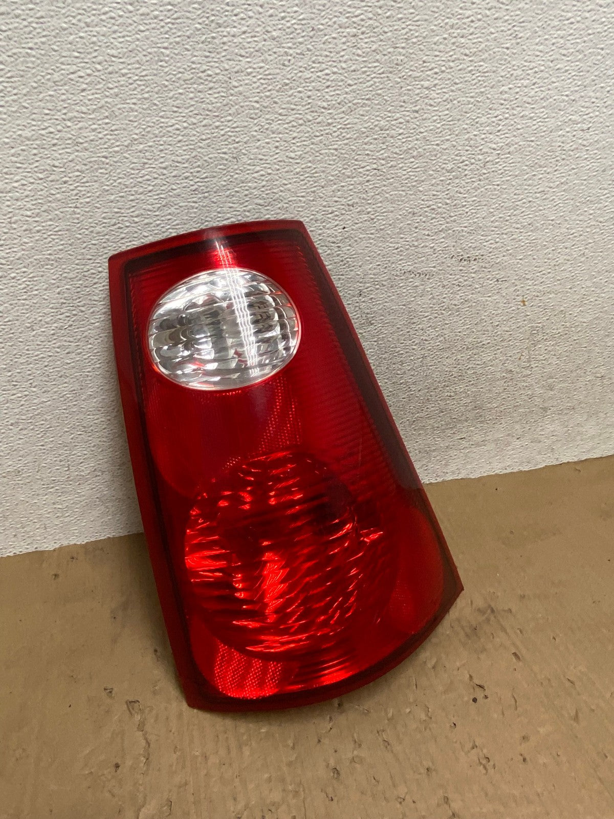 2001-2005 Ford Explorer Sport Trac Right Passenger RH Tail Light AE9248 LK2