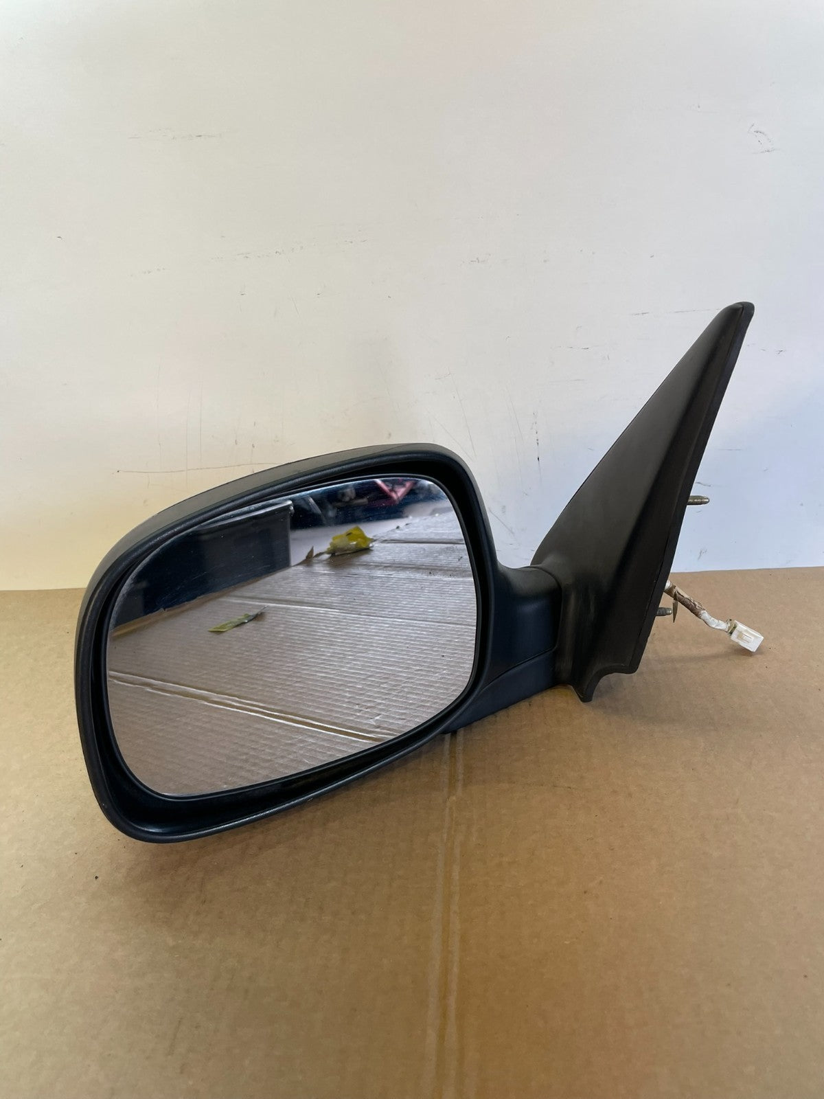 2001 to 2006 Toyota Sequoia Left Driver View Door Mirror AH6284 DW2