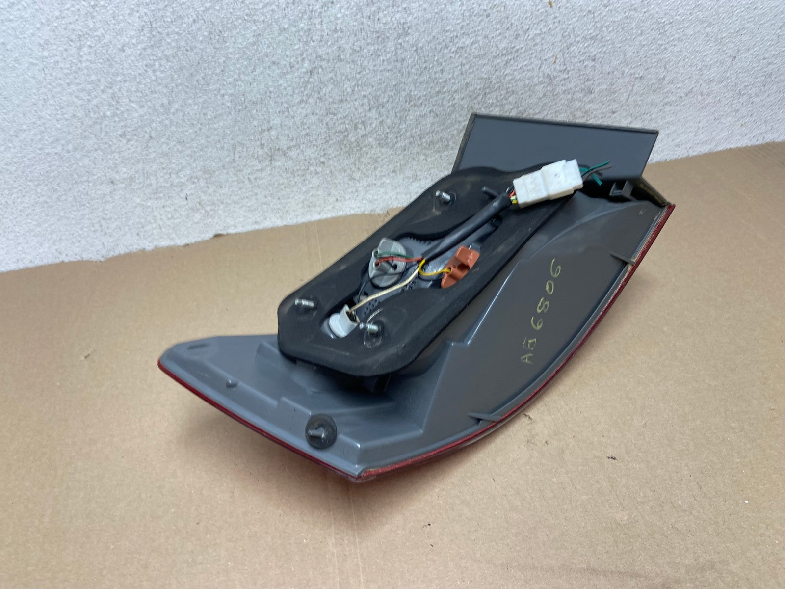 2009 to 2010 Hyundai Sonata Right Passenger Side Tail Light AG6806 LK5