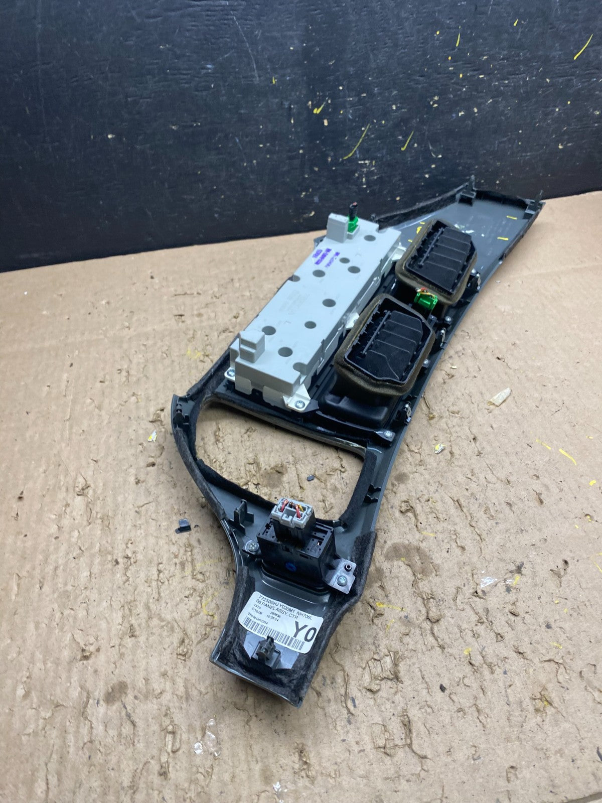 2005 to 2010 Honda Odyssey Radio Climate Control Dash Trim Bezel T8514 DG3