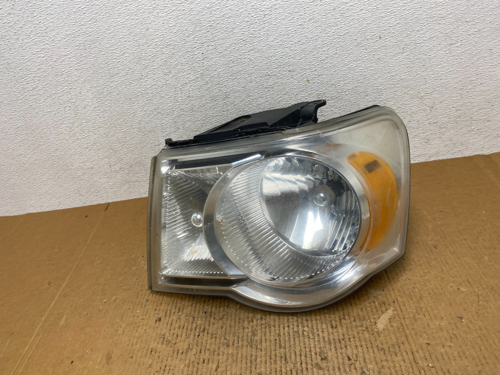 2007 2008 2009 Chrysler Aspen Left Driver LH Halogen Headlight AE1437 DW0