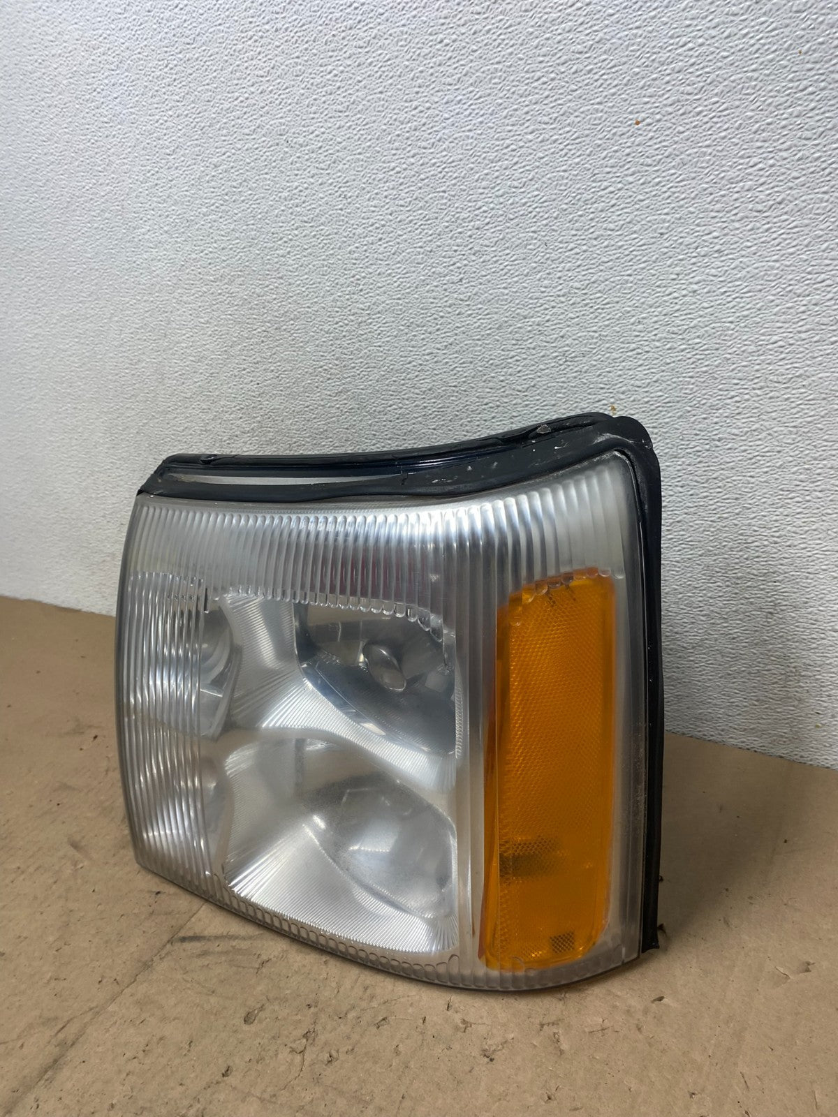2002 to 2006 Cadillac Escalade Left Driver Lh Xenon HID Headlight AG5377 DW1